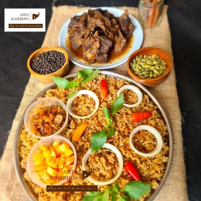 

Baru Tampah Spesial Nasi Kebuli / Mandhi Krengsengan Kambing - Paket Nasi & Lauk