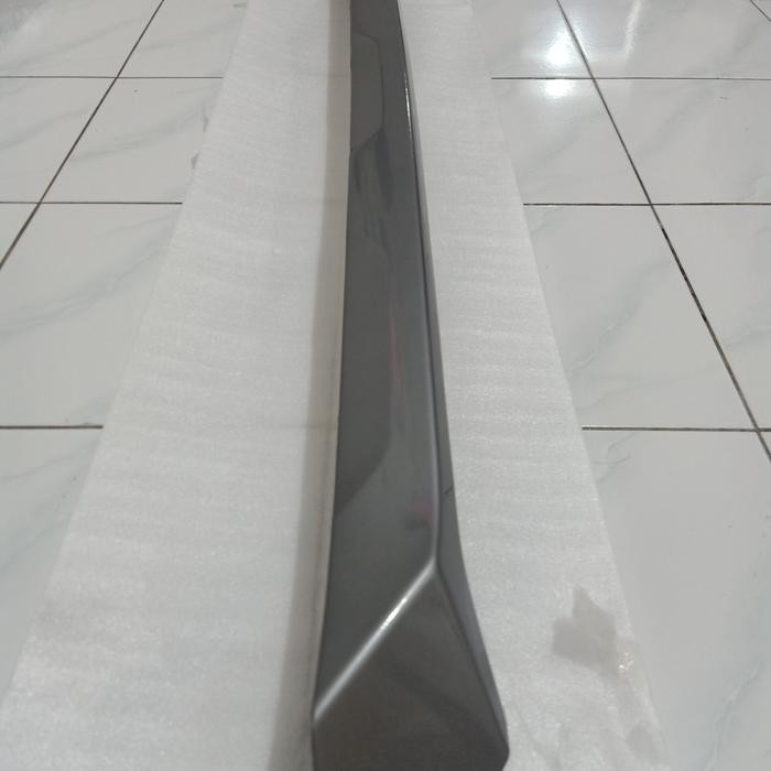 Cover spoiler moulding bemper depan bawah avanza veloz 2022 original