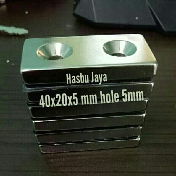 

Magnet Neodynium 40x20x5mm hole 5mm