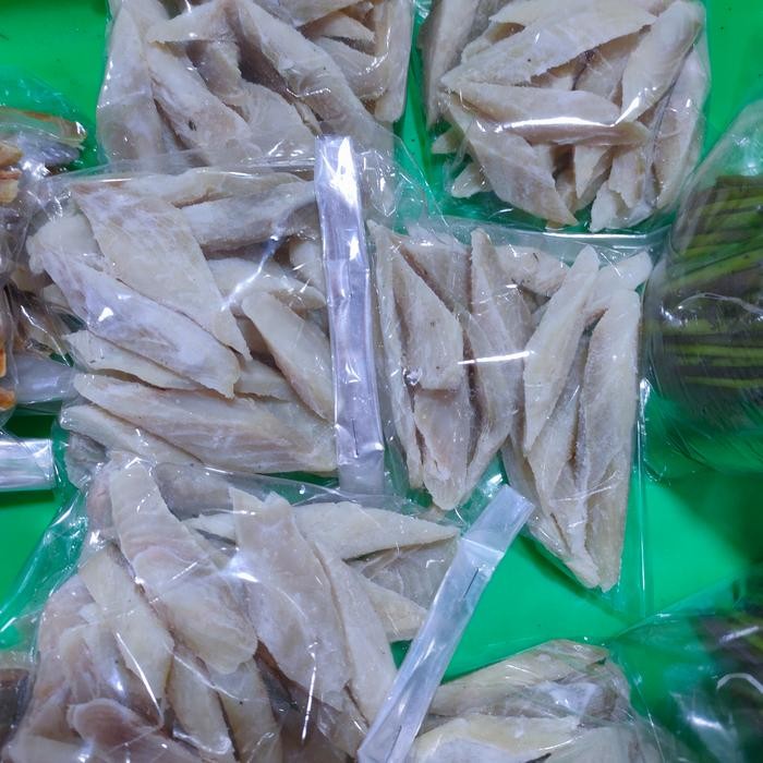 

Siap Kirim Ikan Asin Hiu 1kg - Seafood Premium Asin Kering Shopee