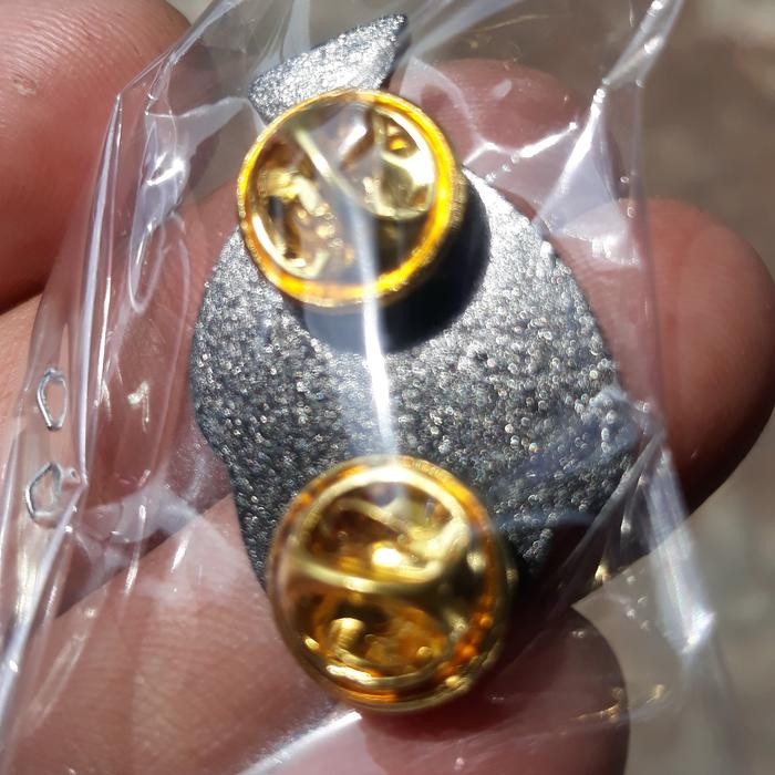 Merchandise Pin Metal Pleco Blue Eye