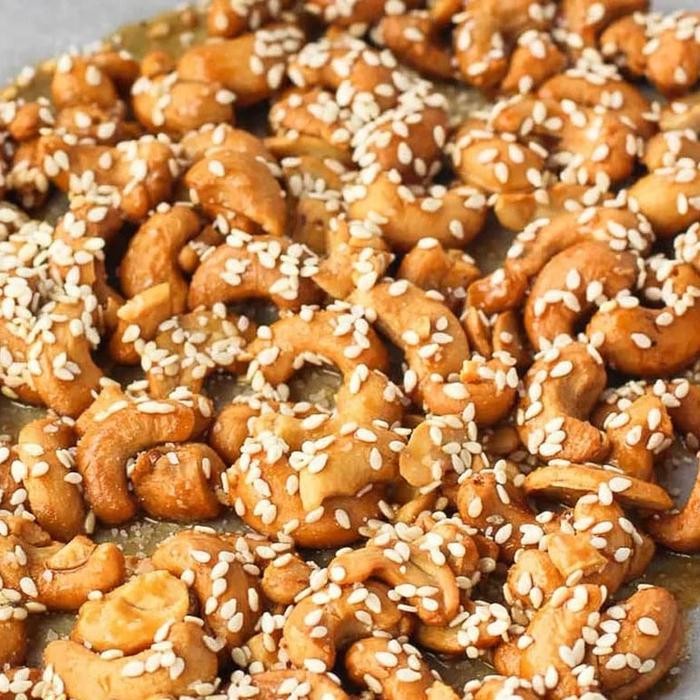 

Kacang Mete Madu Wijen/ Mede Mente Matang Goreng Aneka Rasa 500 gram (1/2kg) Camilan Food Camilan