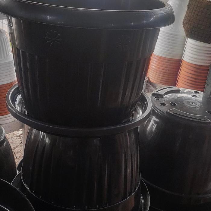 pot hitam 40 cm plastik