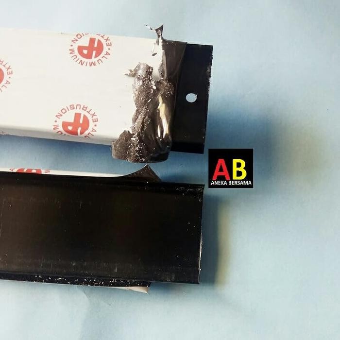Pilihan- Lis U Aluminium 1.2Cm X 5Cm X 1.2Cm Black