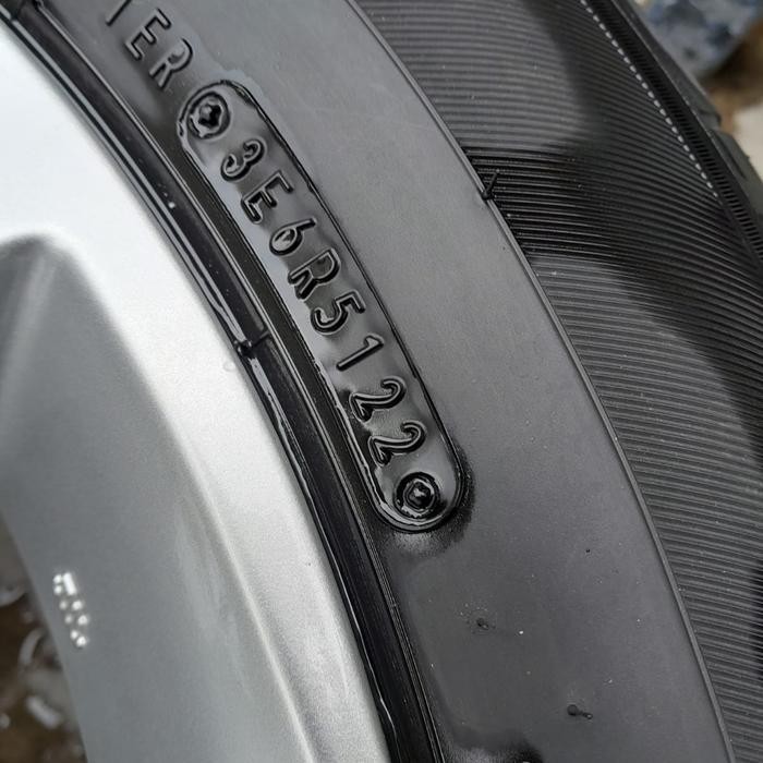 Velg bekas mobil OEM copotan Innova zenix + ban 215 60 17