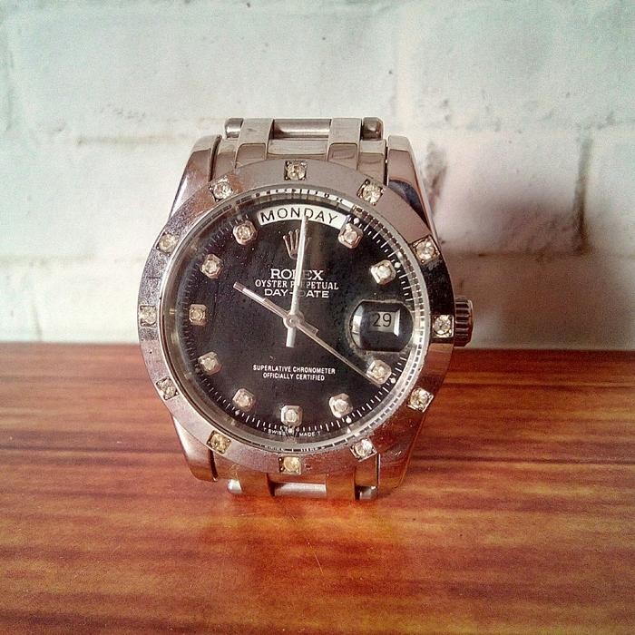 Jam Tangan Pria Kinetik (Otomatis) *