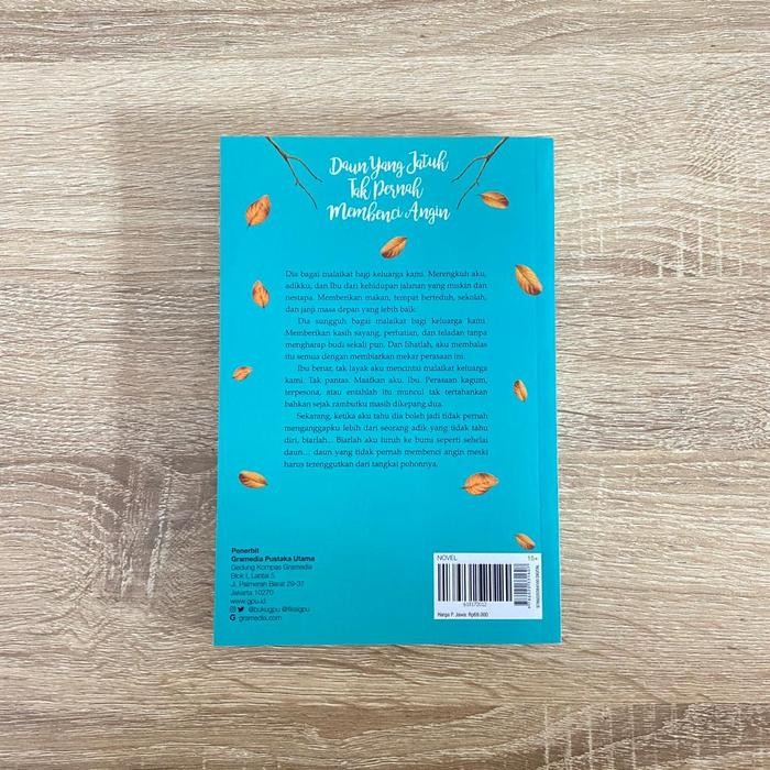 

TERE LIYE - BUKU NOVEL DAUN YANG JATUH TAK PERNAH MEMBENCI ANGIN