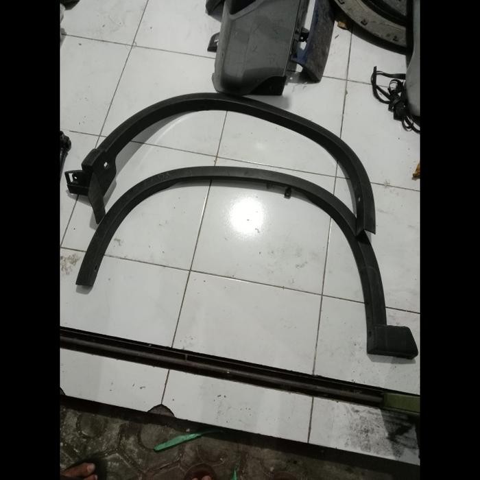 list spakbor over fender Nissan Xtrail t31