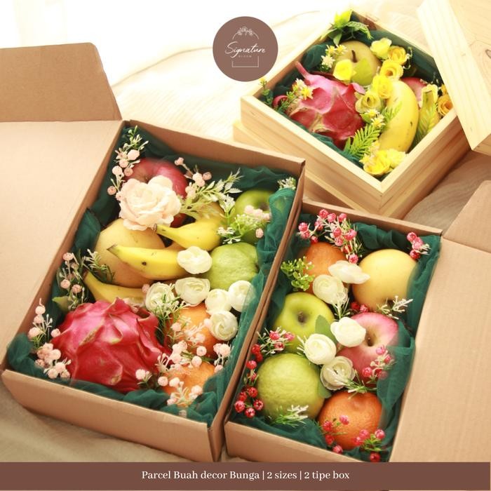 

(SignatureBloom) Fresh Fruit Wooden Gift Box Parcel Buah Decor Bunga