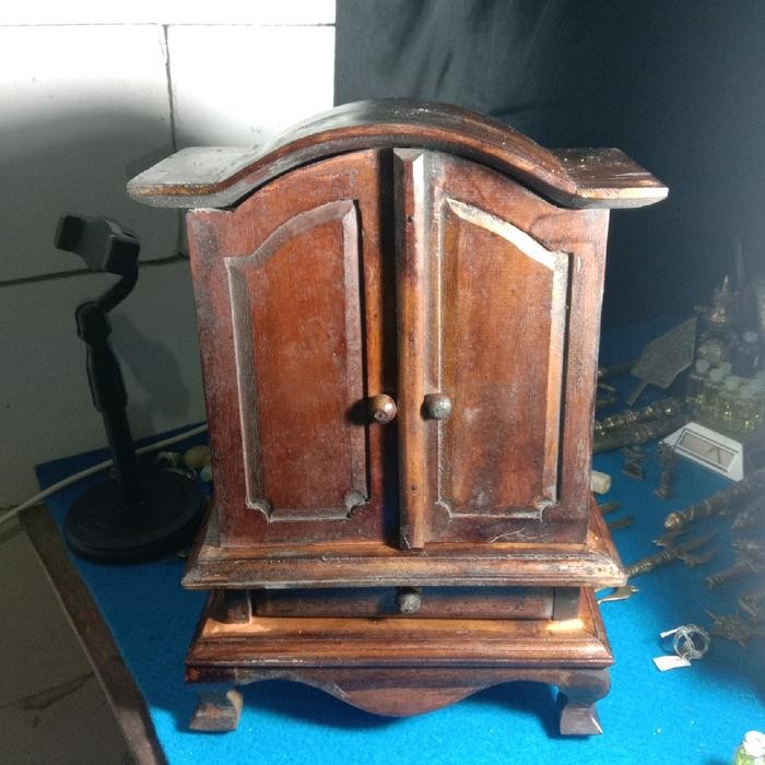 Almari Kayu Kecil Unik Antik *