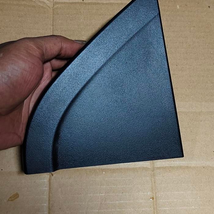 Cover Segitiga Pintu Belakang Kanan All New Kia Rio Bekas