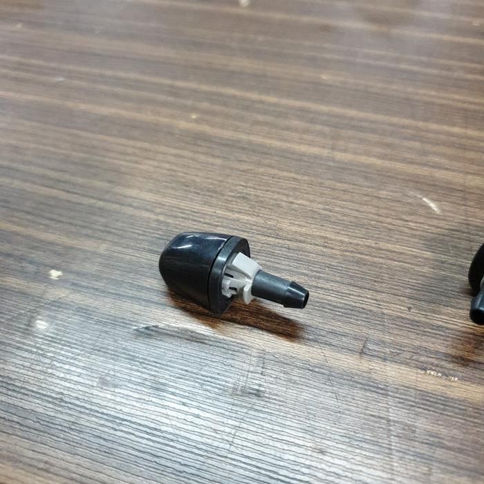 NOZZLE SEMPROTAN AIR WIPER LIVINA BELAKANG
