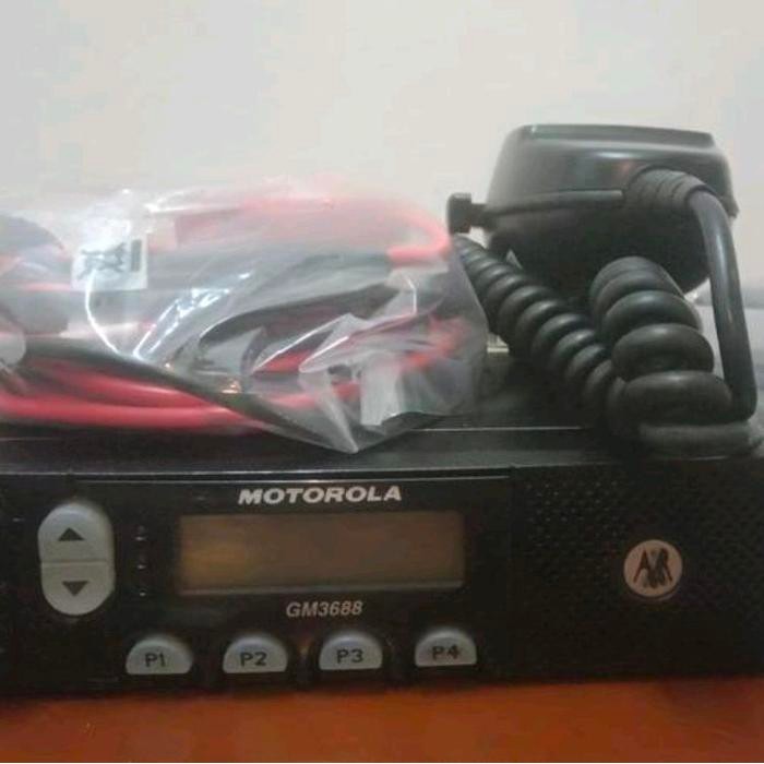 Motorola Gm3688 Walkie Talkie 350Mhz Frekuensi 350-400Mhz Power 25Watt Radio Komunikasi