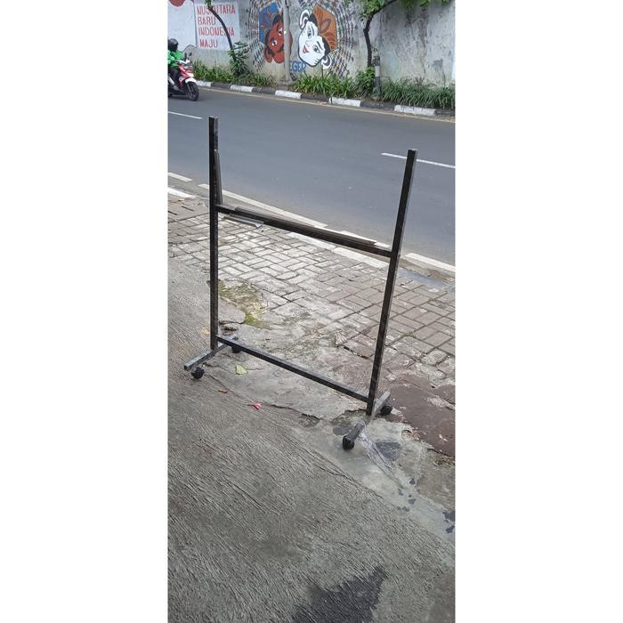 

Kaki roda hitam 120 x 120 cm