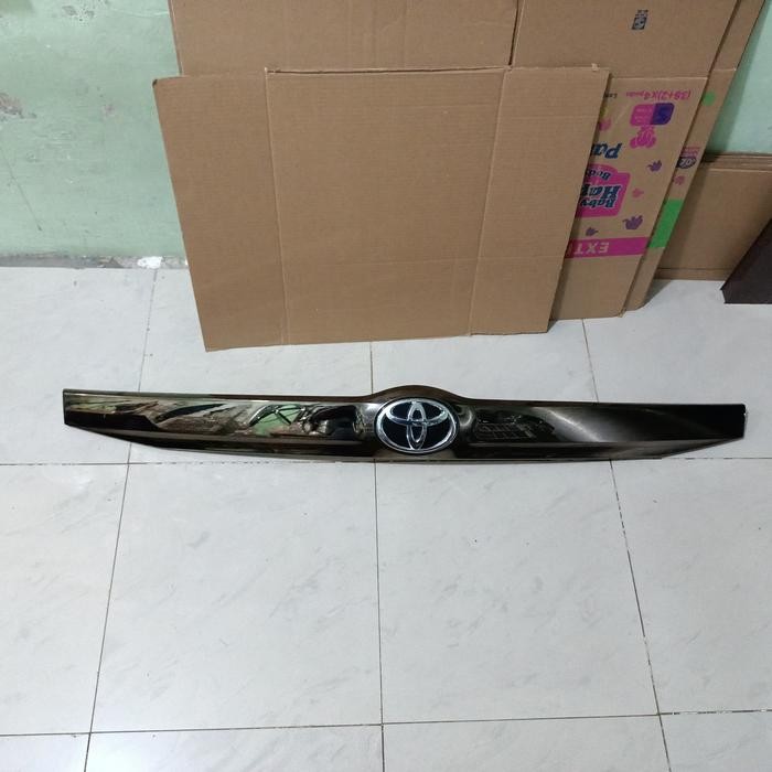 Trunklid black chrome Calya Sigra facelift original