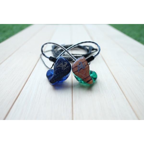 Avara Av2 Custom Universal Iem