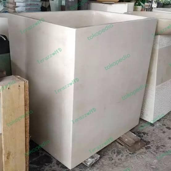 Bak mandi kotak teraso Bak air masih ready