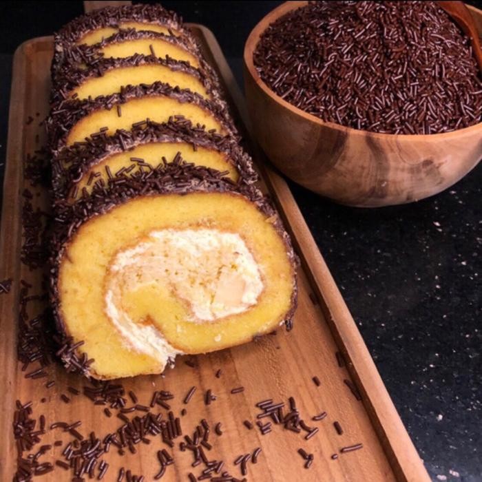 

Bolu Gulung Medan Whencake Rasa Keju Topping Mesis (Panjang)