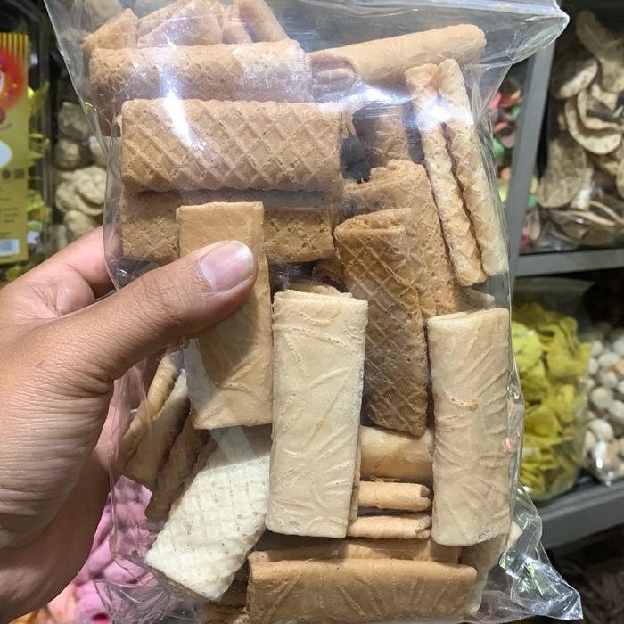 

CEMILAN KUE SEMPRONG WIJEN DOMPET RASA MANIS DAN RENYAH KEMASAN 150 GRAM DAN 500 GRAM