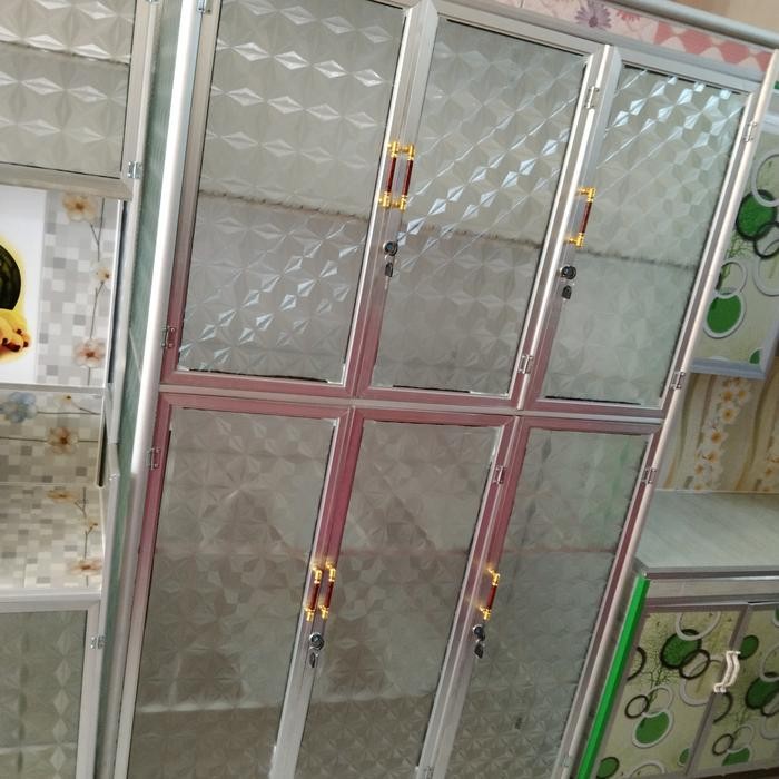 Cuci Gudang Lemari Rak Piring Aluminium Super Kaca 3 Pintu