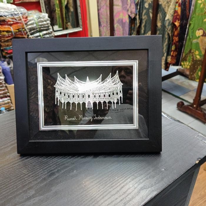 Pajangan Dinding Hiasan Meja Plakat Miniatu Rumah Gadang Silver