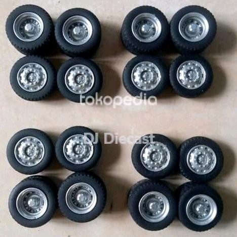 Roda Miniatur Truck atau Bus skala 1/64