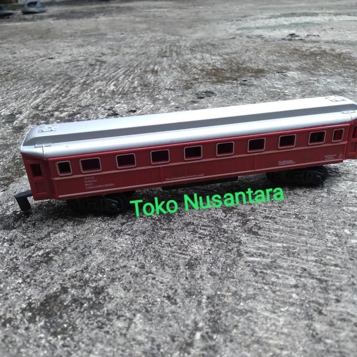 Gerbong Penumpang Merah Mainan Miniatur Kereta Api Rail King