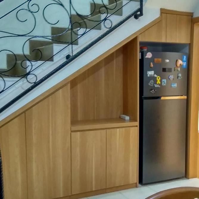 kabinet bawah tangga - rak bawah tangga - cover pintu bawah tangga