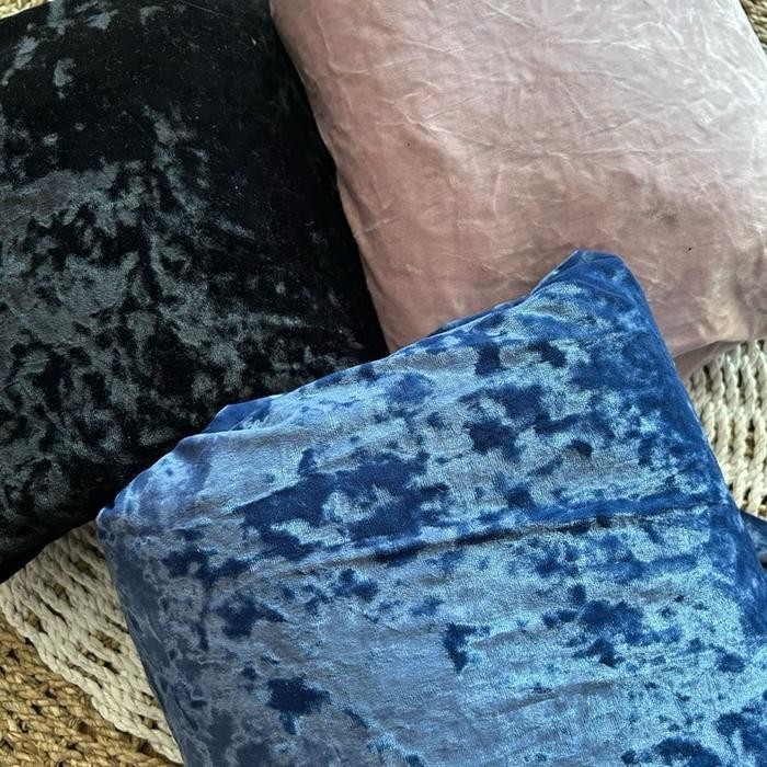 

AT (PROMO PREMIUM)KAIN BLUDRU HALUS LEMBUT GLOSY TIDAK PANAS TERMURAH LEBAR 150CM