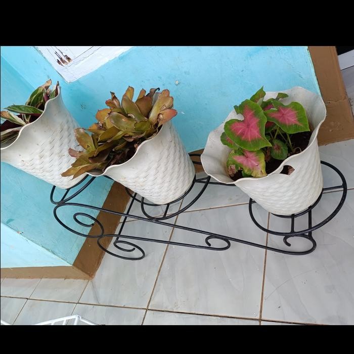 Rak Besi Model Informa, Dudukan Pot Bunga Model Tangga, Minimalis