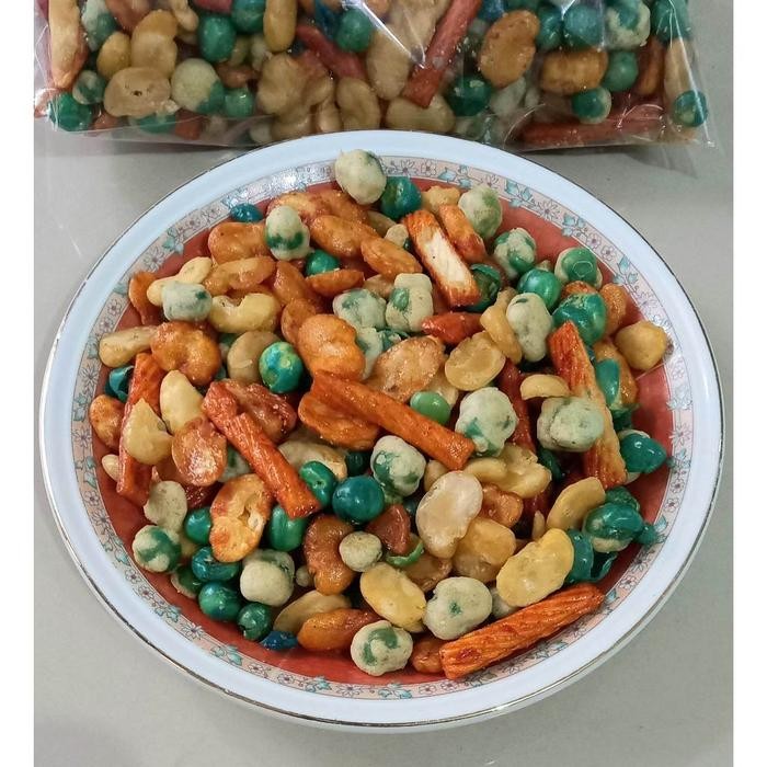 

terlaris Kacang Mix / snack campur / kacang 250gram (1/4kg)