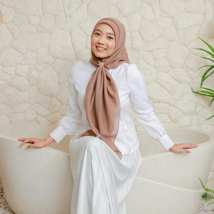 ZOYA Kamaniya Plain Scarf Kerudung Hijab Jilbab Segi Empat Polos