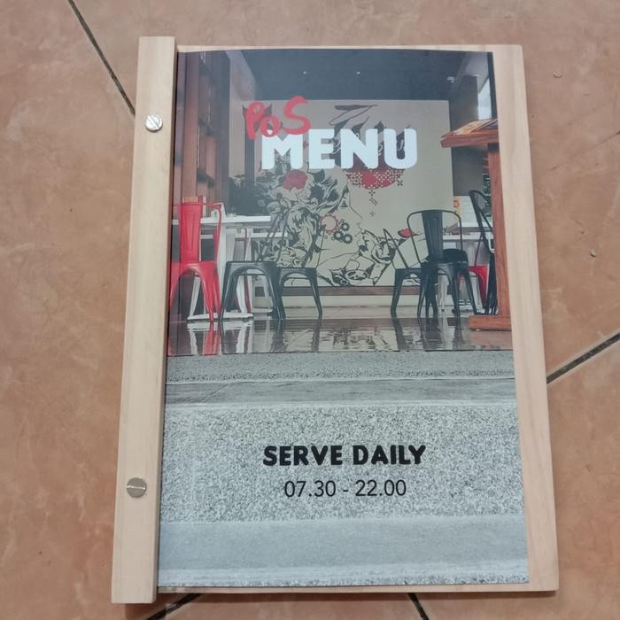 

buku menu restoran cafe bahan kayu model jepit A4