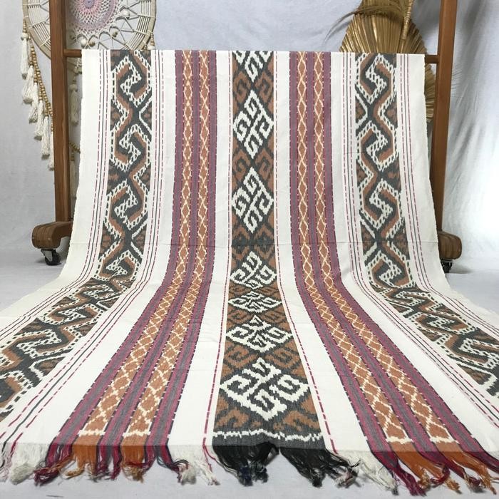 

Kain Tenuk Etnik Jepara Tenun Blanket Warna Putih Pink