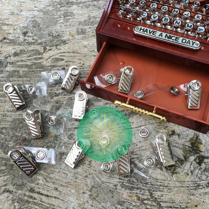 

(100 Pcs) JEPIT GARIS / Jepitan ID Card / Jepitan Name Tag