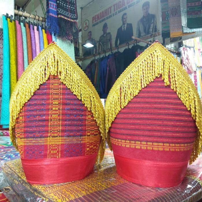 topi adat Batak untuk laki-laki dari ulos ragihotang