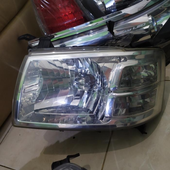 Headlamp Lampu depan ford Everest kiri