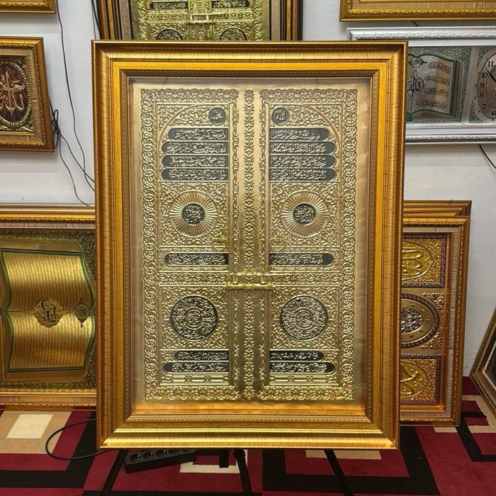 FKDO Kaligrafi Pintu Kabah Foil Kuningan Pintu Kakbah Sultan 62X82 Modern Emas Lampu