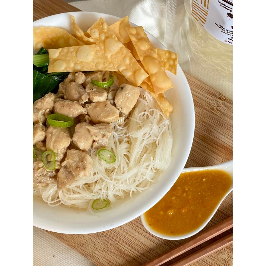 

H48Y Bihun Ayam Mie Lenials Siap Masak. 1 Paket Isi 3 Porsi Bihun.