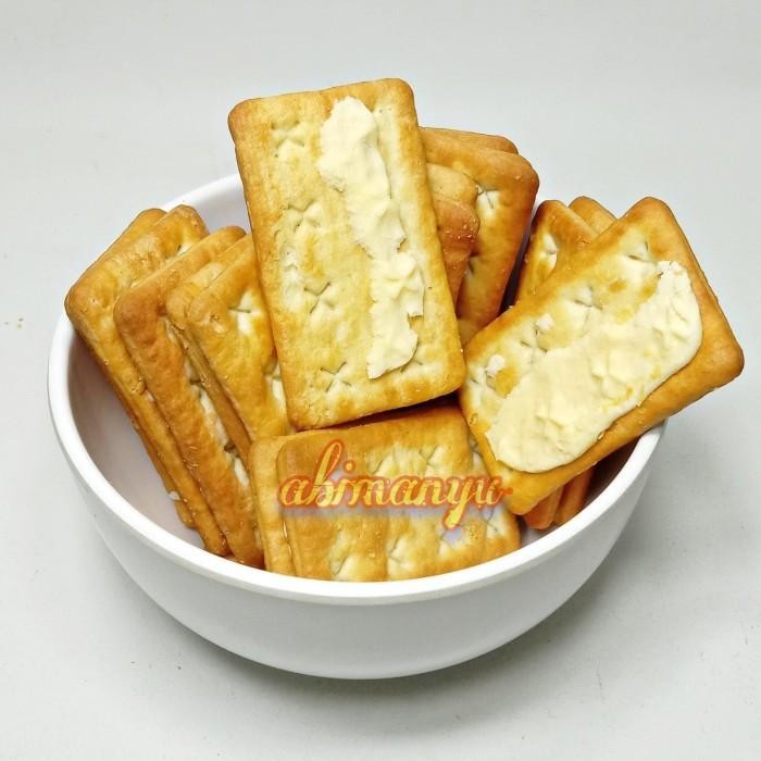 

BISKUIT KHONG GUAN LEMON PUFF - BISKUIT LAPIS ISI KRIM LEMON 800 GRAM