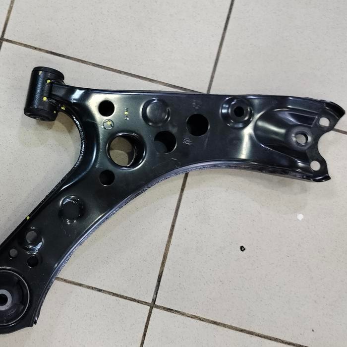 Lower Arm Innova Zenix