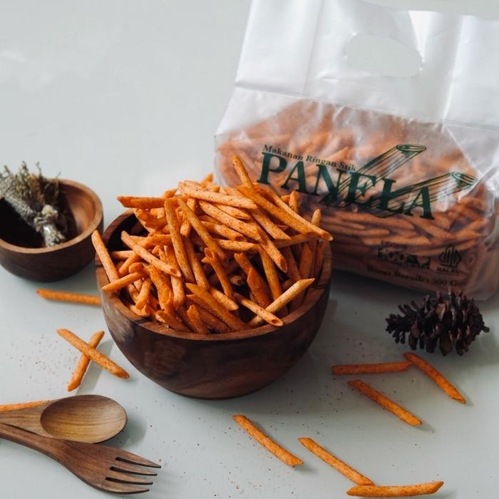 

Vanilla.storee 1 KARTON snack PANELA STIK jagung BENTUK BAMBU isi 2 kantong total 1kg - pedas gurih