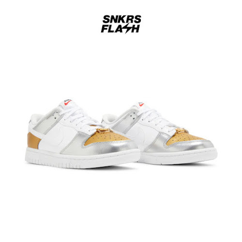 NIKE DUNK LOW SE GOLD WHITE SILVER UNIVERSITY RED Sepatu Sneakers Wanita - DH4403700 - Size 40.5