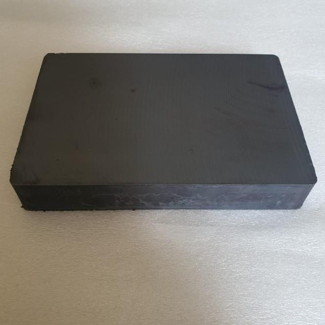 

Magnet Ferrite Hitam 150X100X25 Mm Untuk Engineering Conveyor