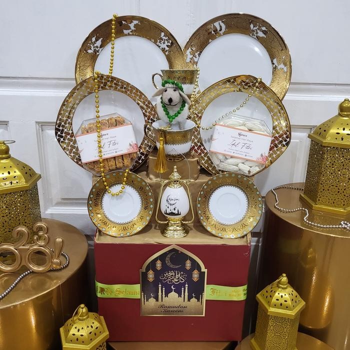 

Paket Dekorasi Lebaran Idul Fitri Hampers Parcel Hadiah Kue Kering 081