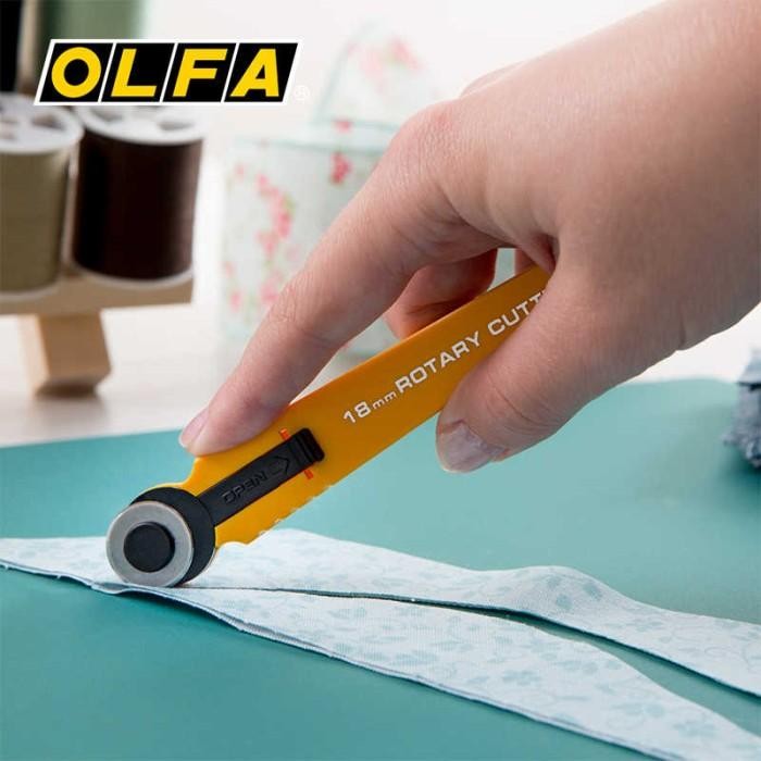 

Olfa Pisau Pemotong 18Mm Rotary Cutter Rty-4