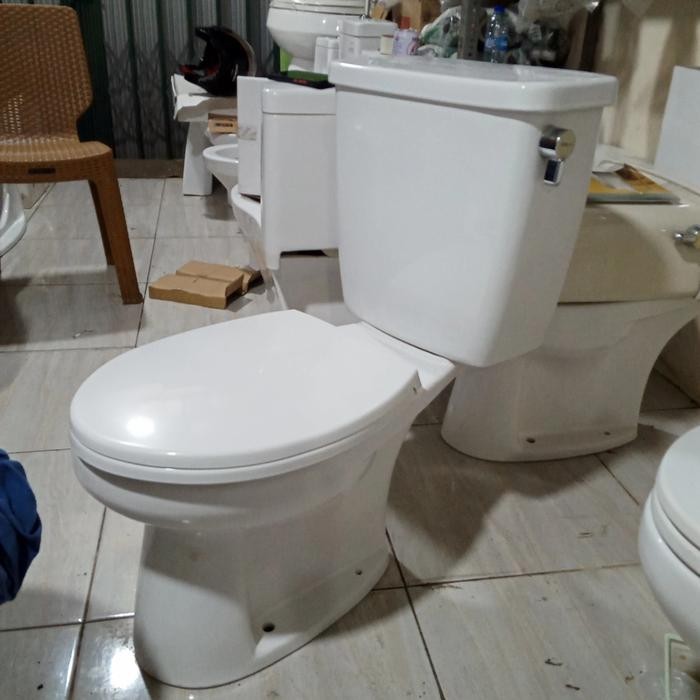 closed kloset toilet duduk monoblok toto engkol samping