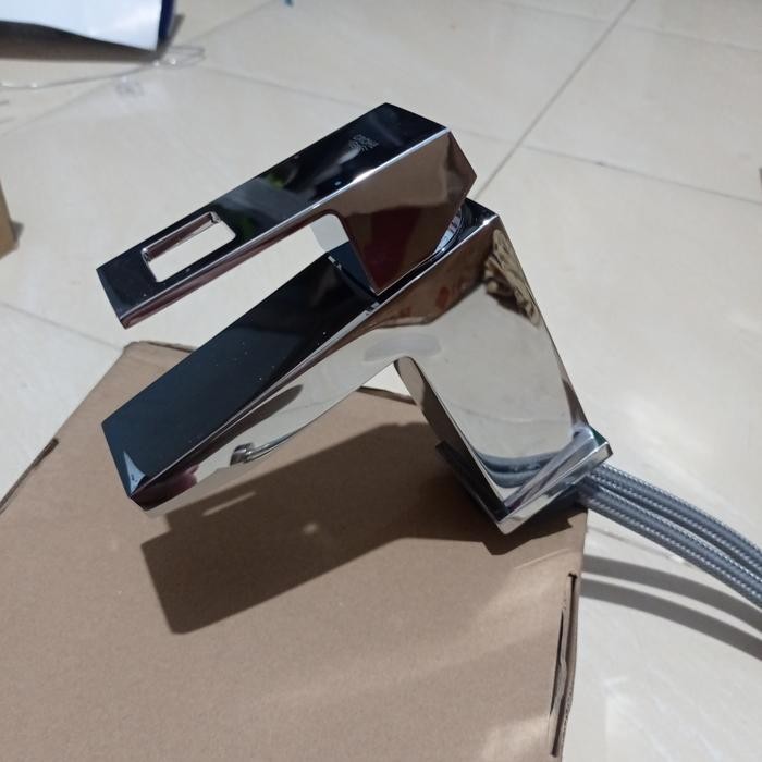 Kran Wastafel Minimalis GROHE Panas Dingin