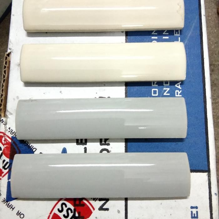 Bon bon keramik 10 cm cream dan abu/ List keramik siku / kuku macan