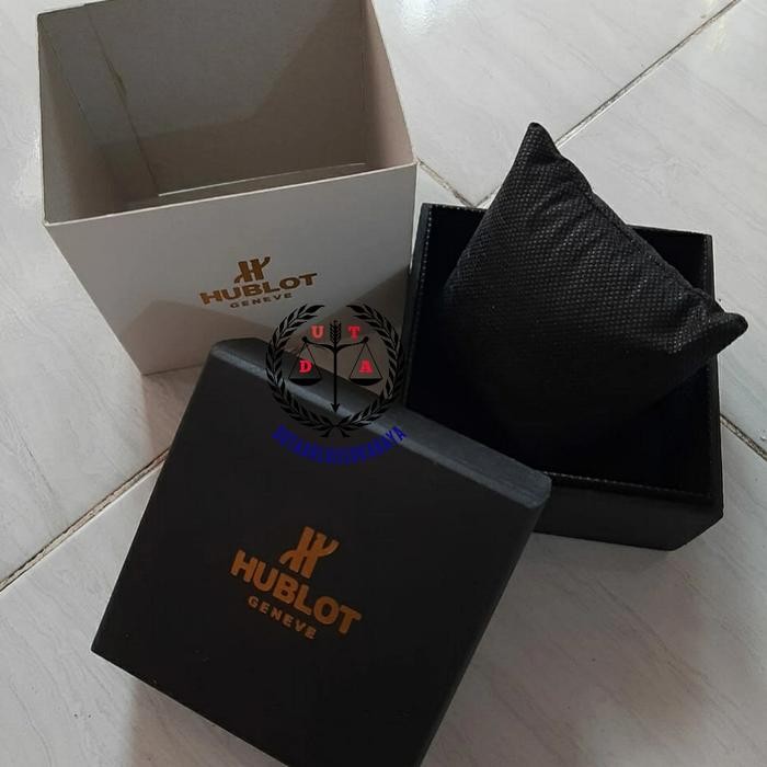 KOTAK JAM TANGAN BOX KAYU HUBLOT KODE 1136